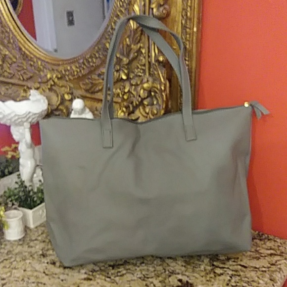 Sac Tote En Cuir Véritable Joy Mangano Avec Pochette - Couleur Gris, Dimensions 18" X 11.5" X 12"